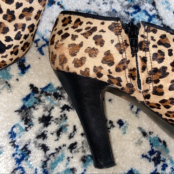 Charles David pony hair leopard booties sz 7.5 - Picture 4 of 8